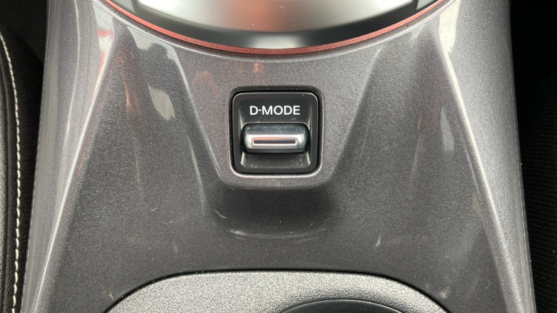 Nissan Juke 1.0 DiG-T 114 Tekna 5dr Petrol Hatchback